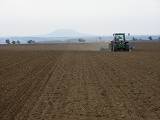 Autopilot Trimble CFX-750 na traktoru JD 8210 - setí pšenice na Litoměřicku (2)