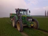 N-Sensor s rozmetadlem Amazone na traktoru John Deere